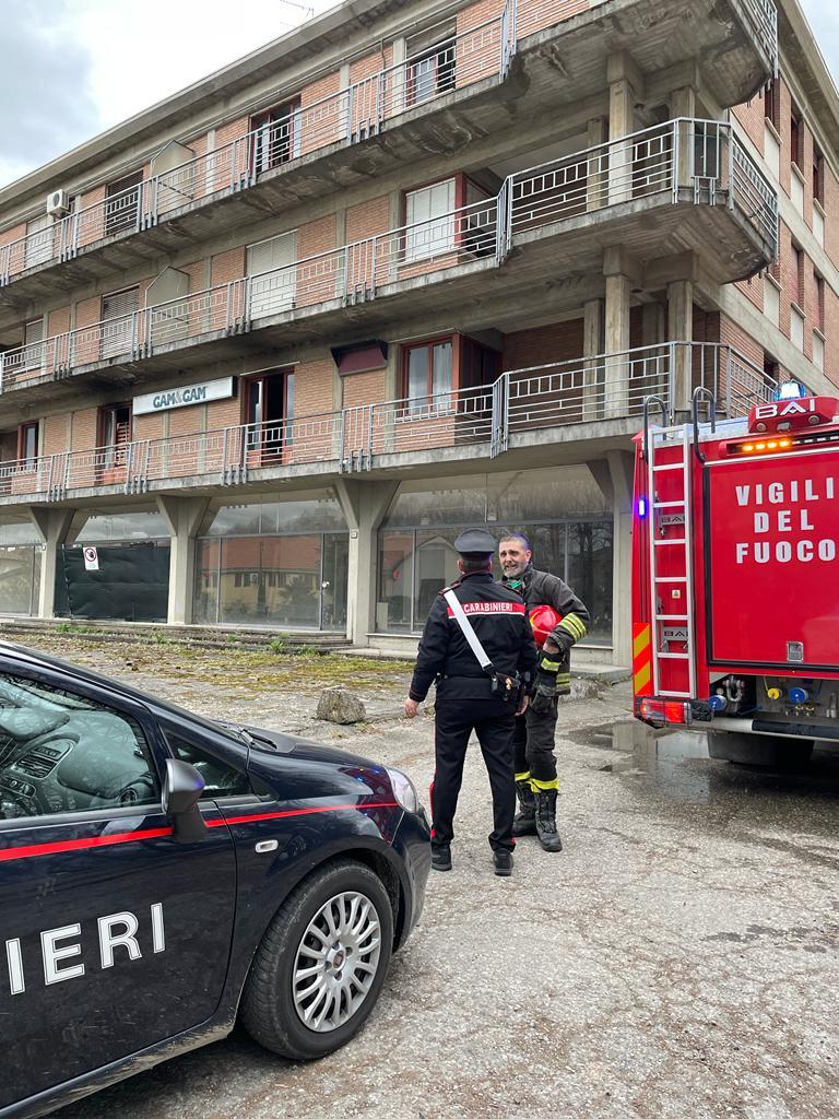 Appiccavano incendi dentro azienda dismessa: tre minori denunciati
