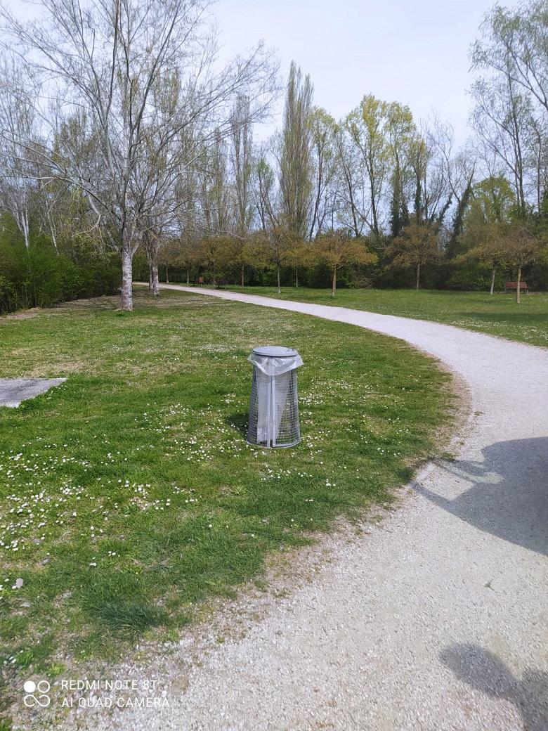 Al Parco Urbano nuovi cestini e raccolta rifiuti ogni domenica mattina