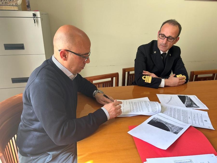 
	Il sindaco Massimiliano Sanna e il comandante Federico Pucci durante la stipula dell'accordo

