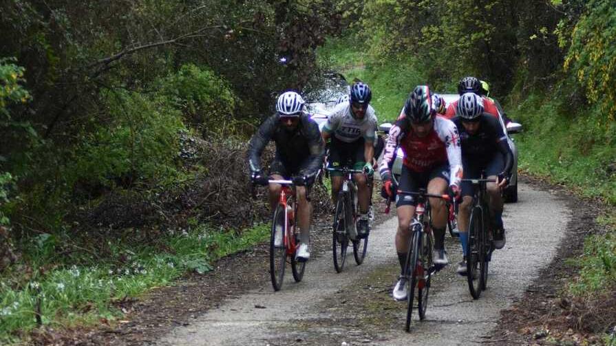 Pioggia, fango, salite e sterrati Murtas domina la “Strade sarde”