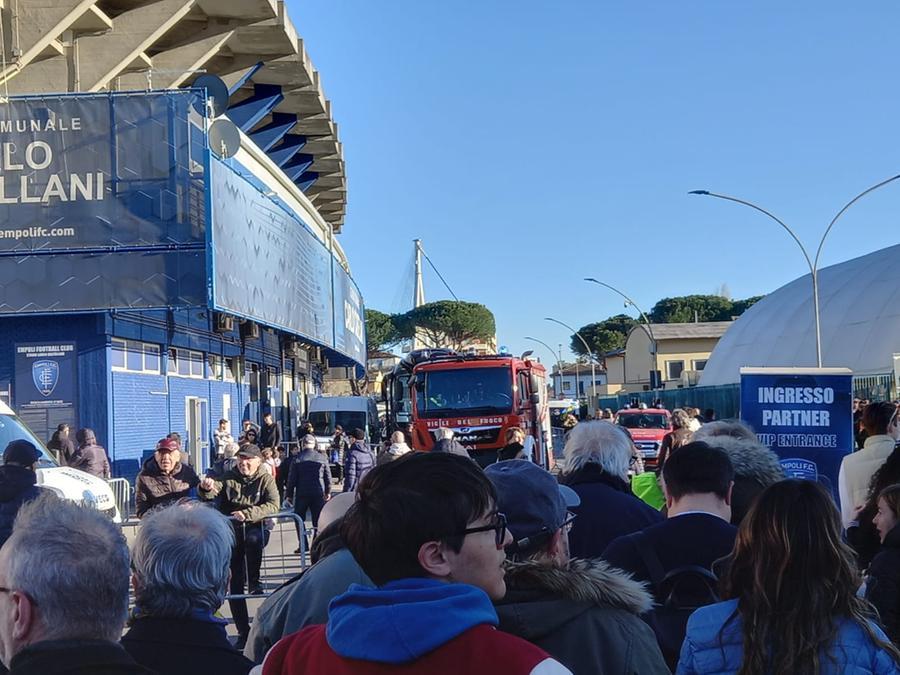 Principio d’incendio al Castellani, il match è iniziato un’ora dopo
