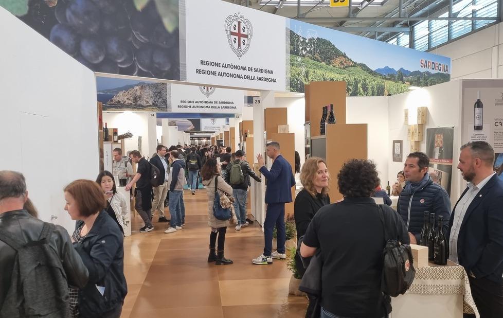 Dalla vernaccia al vermentino, la Sardegna premiata e invidiata a Vinitaly