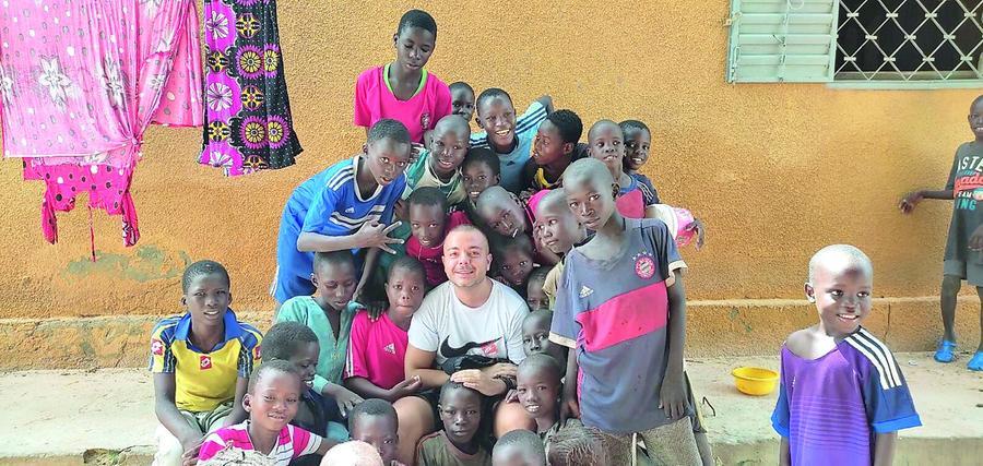 Storia di solidarietà e amicizia di due nuoresi volontari in Senegal