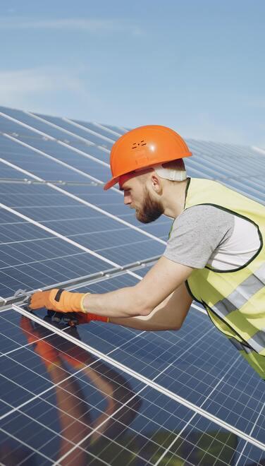 Modena «Fotovoltaico conveniente ma sono tanti i problemi per imprese e privati» 