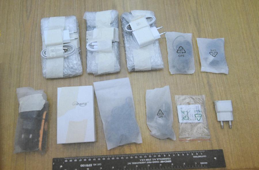 Supermarket Badu ’e Carros, soldi in cambio di 27 telefonini portati dentro il carcere: 2 arresti