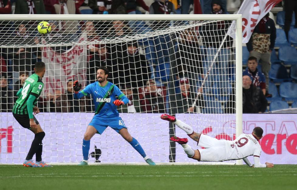 Con il Torino Niente quinta sinfonia per il Sassuolo I due 9 mettono la firma sul pareggio 