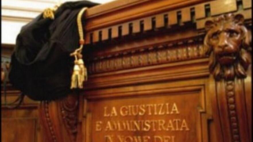 Pisa, sesso con due minorenni: commerciante sotto accusa