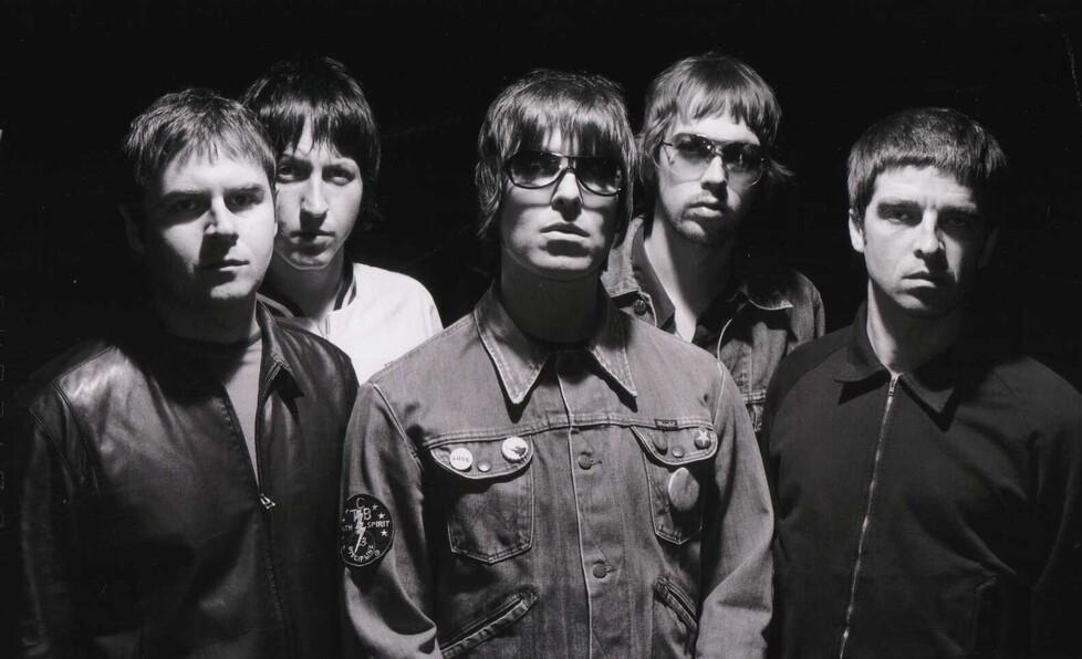 La band britannica degli Oasis in una foto del 2002