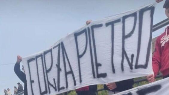 «Forza Pietro, non mollare»: ancora in rianimazione lo studente caduto da un muro all’Elba
