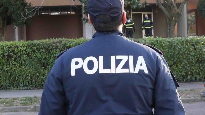 Mirandola, gli nega il prestito: lo minaccia con un tirapugni