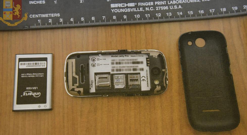 Badu 'e carros, il comandante segnalò il traffico di telefonini ma è stato sostituito