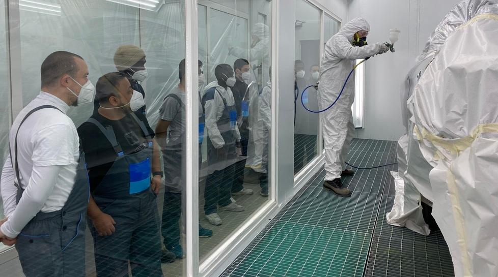 Un’accademia dove i disoccupati imparano il mestiere del carrozziere