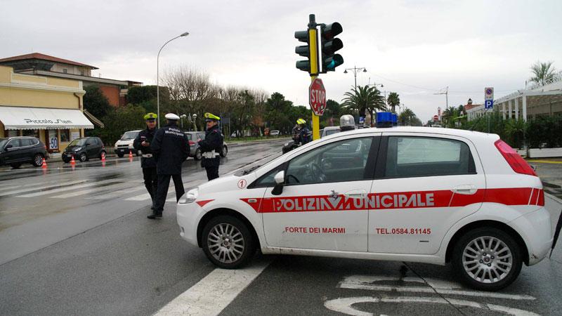 Troppo lavoro fuori orario, a Forte dei Marmi la polizia municipale in agitazione