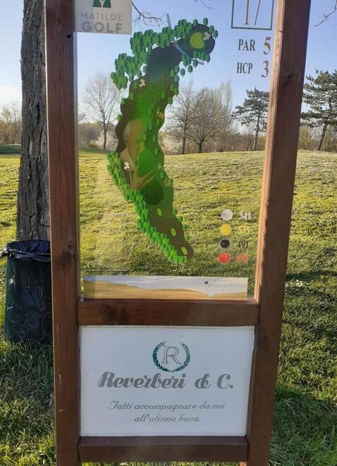 «Fino all’ultima buca», il cartello funebre fa sorridere i golfisti