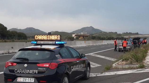 Operaio travolto da un’auto mentre è al lavoro sulla statale 130