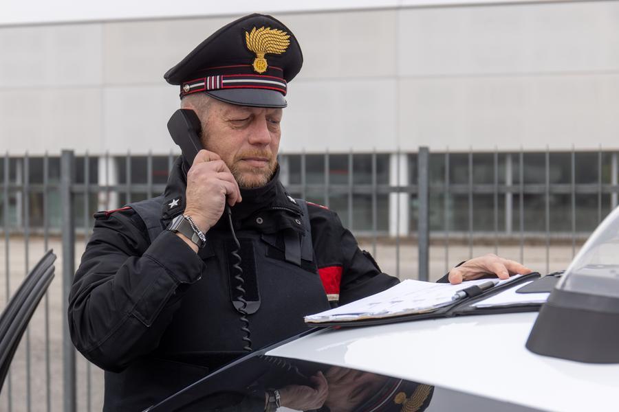 Copparo, tenta di gettarsi nel vuoto: ragazza salvata dai carabinieri