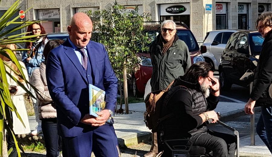 
	Il questore Roberto Massucci in lacrime dopo il saluto di Fabrizio Torsi

