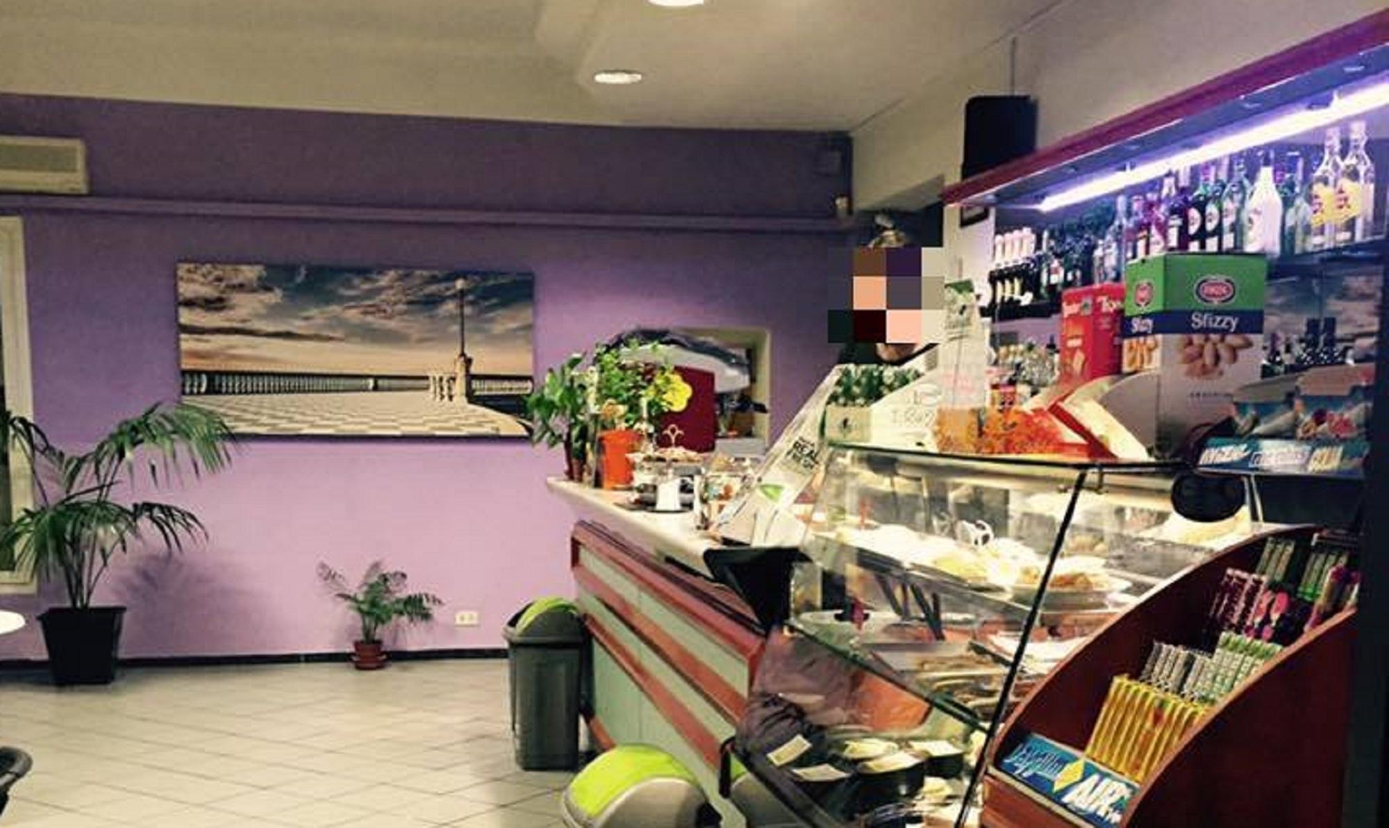 Il bar del circolo Arci "Di Sorco" di via San Jacopo in Acquaviva