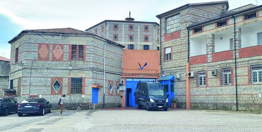 Traffico di cellulari a Badu ’e Carros, Deledda non risponde al gip