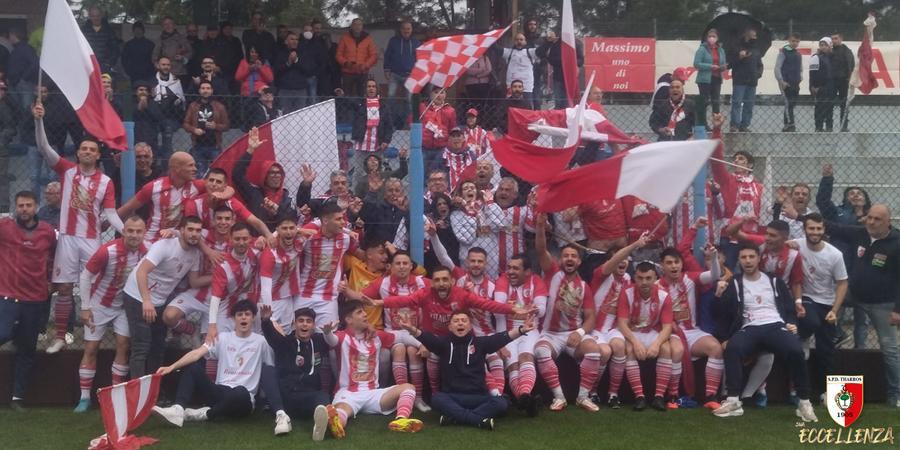 
	La festa dopo la fine della gara che a giugno ha garantito la promozione in Eccellenza

