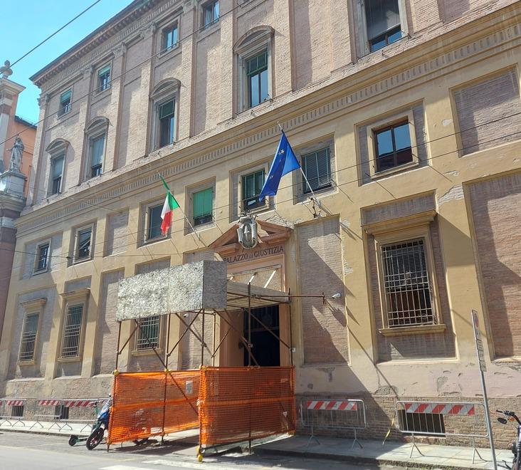 Vignola, la storia: «È stata uccisa dalla truffa» 