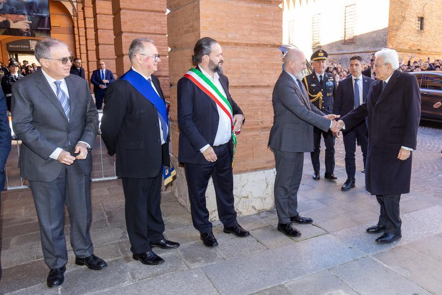 Il sindaco di Ferrara Fabbri contro il “body shaming”: «Sono così per scelta, tanti hater»
