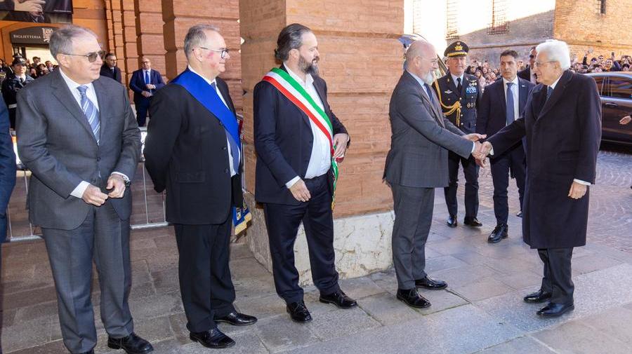 Il sindaco di Ferrara Fabbri contro il “body shaming”: «Sono così per scelta, tanti hater»