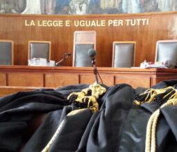 Perini e complice graziati dal don. «Volevano truffarmi, li perdono» 