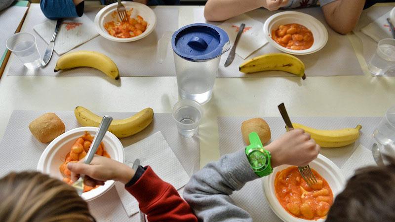 Dopo il verme nel piatto di ravioli, la preside istituisce pranzo al sacco alle Guerrazzi