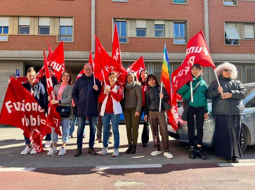 Firenze, le suore licenziano la sindacalista: «Perché ho pulito un’affettatrice»