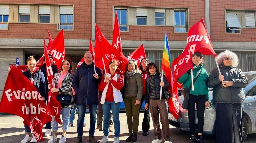 Firenze, le suore licenziano la sindacalista: «Perché ho pulito un’affettatrice»