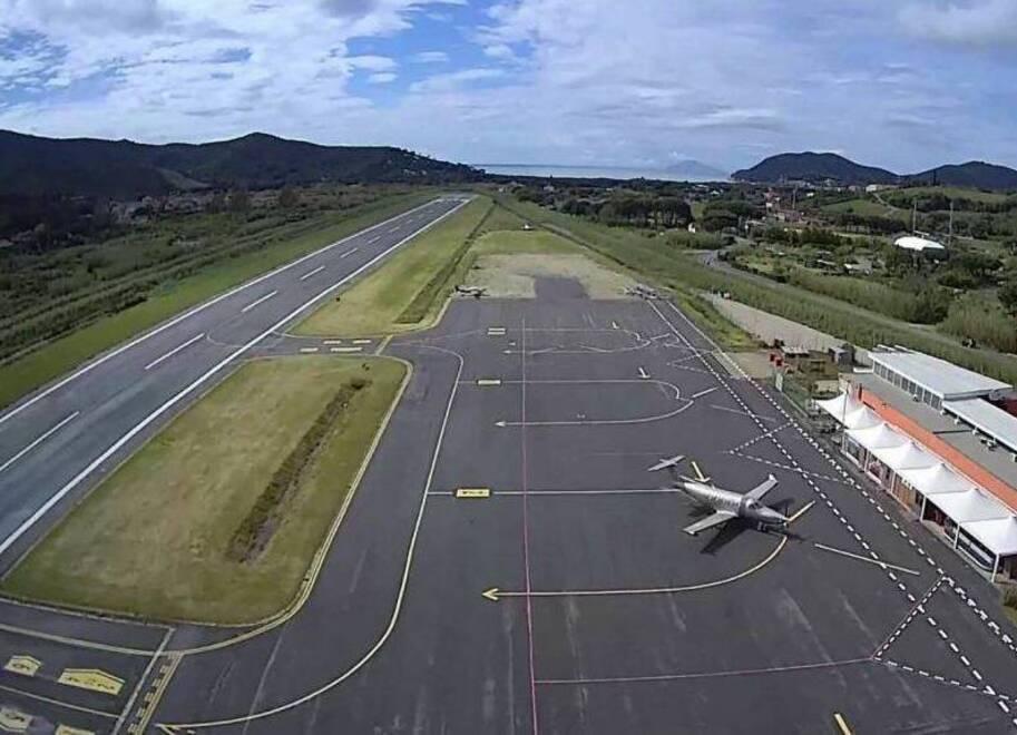 Caso aeroporto all’Elba: «Il referendum non ci piace, dovrebbe decidere la politica»