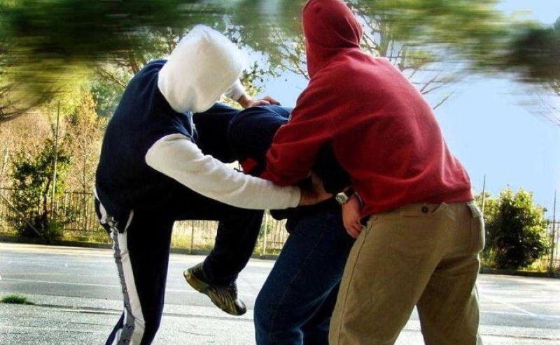 Baby gang in azione: denunciati tre ragazzi per due rapine a coetanei