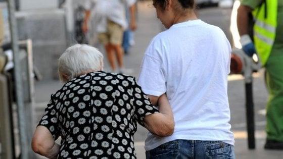 Viareggio, badanti inadeguate e soldi spariti: «Mamma morta nell’indifferenza»