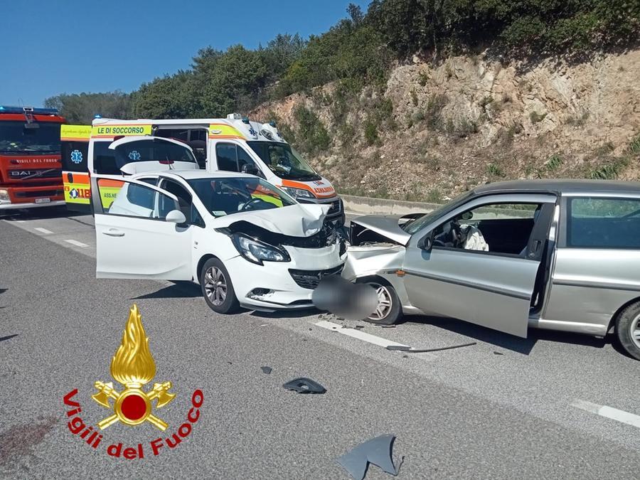 Incidente stradale con 6 feriti tra Olbia e Arzachena: i 2 più gravi a Sassari in ospedale con l’elicottero