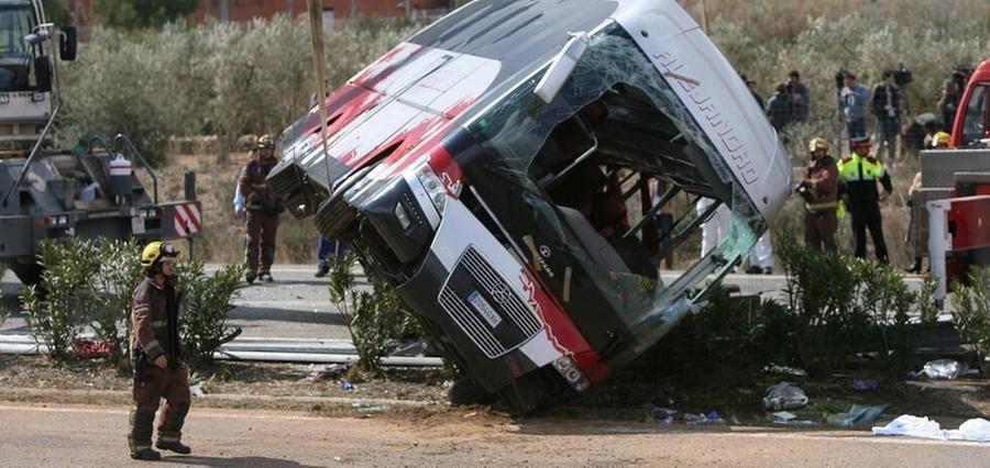 Il bus che si ribaltò in Spagna all’alba del 20 marzo 2016 e in cui morirono 13 studentesse fra cui la gavorranese Elena Maestrini