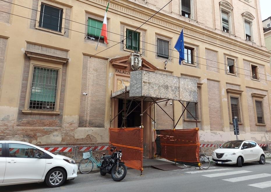 Finale «Dovete morire, terroni di m...» Madre e figlia vanno a processo 