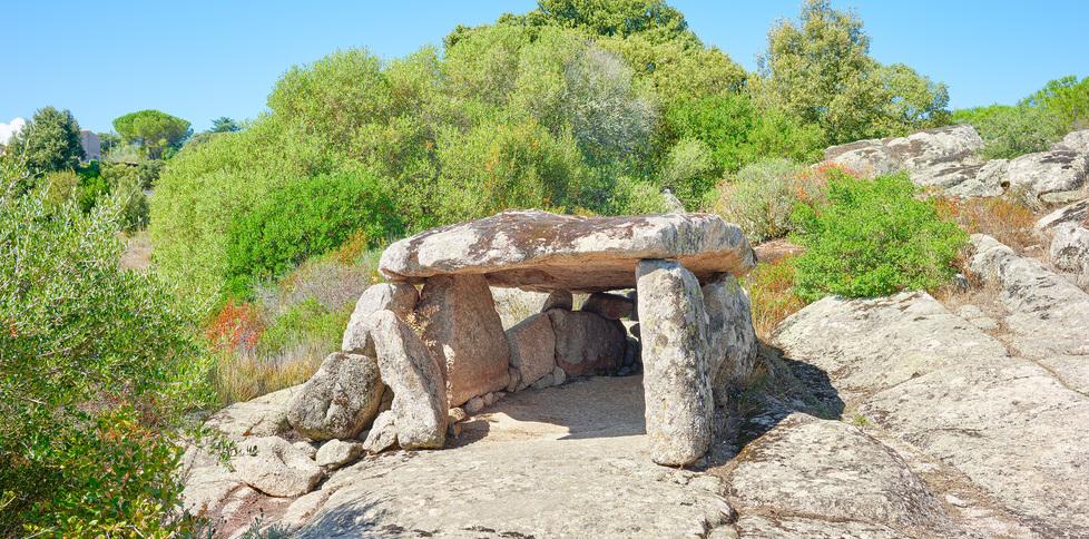 Carpi.&nbsp; Olivo Barbieri ha riscoperto Dolmen e Menhir in Sardegna 