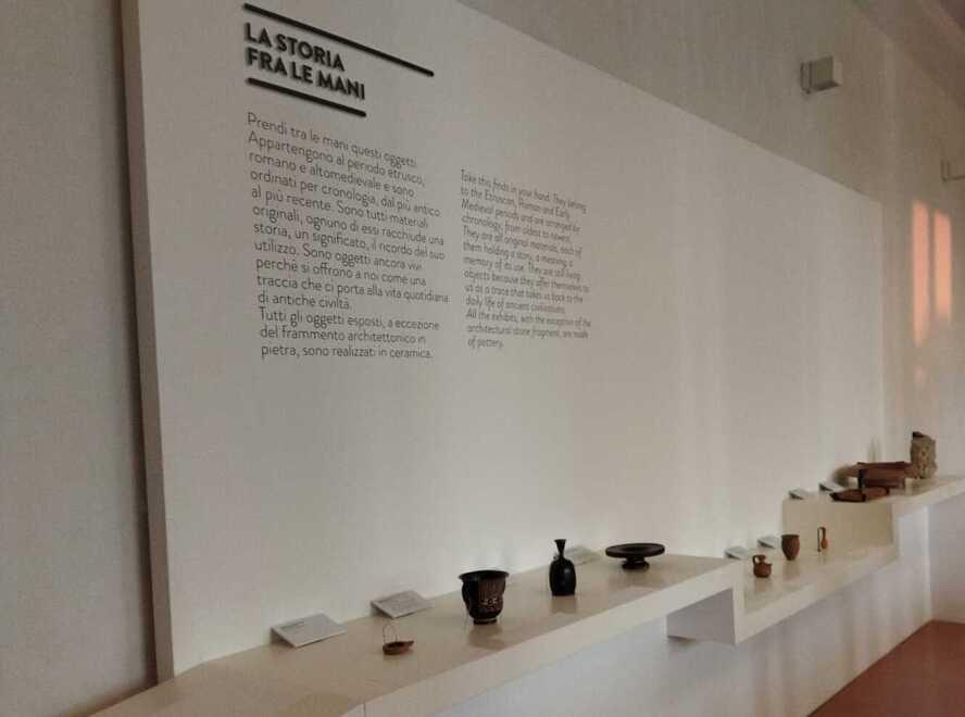 “La storia fra le mani”, che fascino: i reperti del Museo Delta Antico di Comacchio