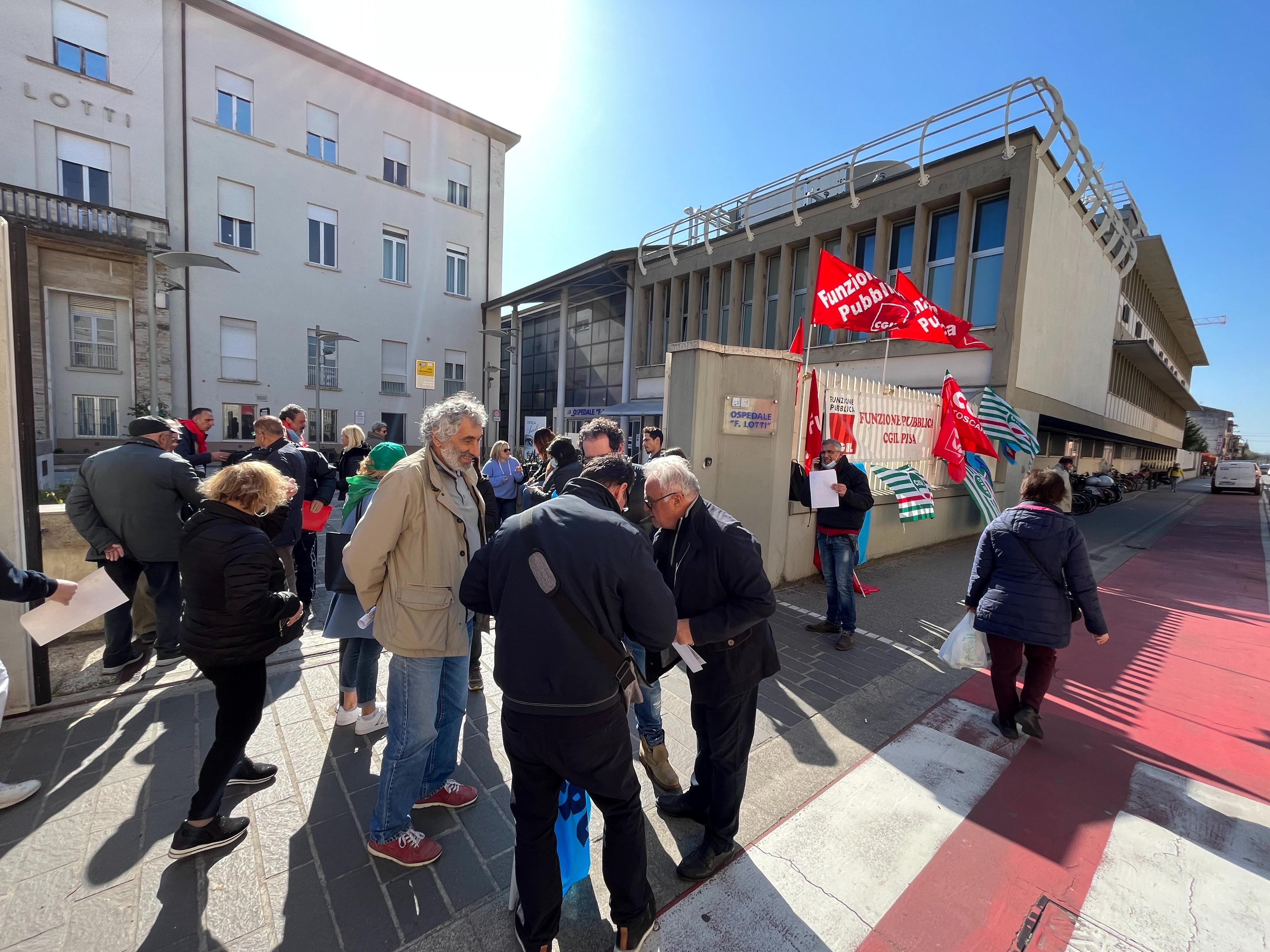 Pontedera, sos di medici e infermieri: «Siamo vicini al collasso»