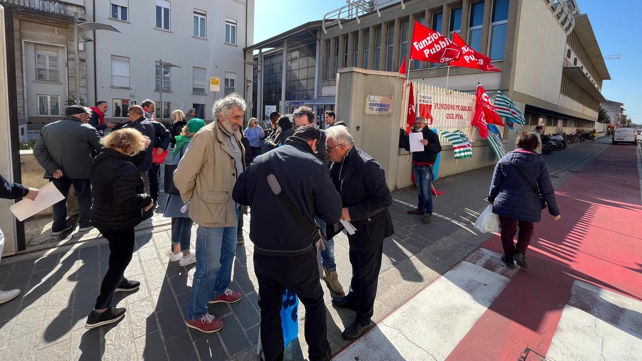 Pontedera, sos di medici e infermieri: «Siamo vicini al collasso»
