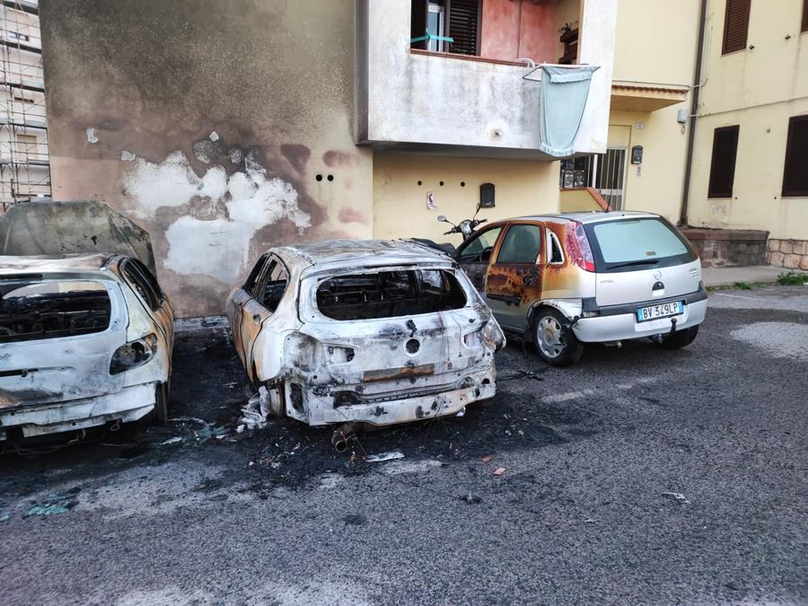 Tre auto bruciate a Porto Torres