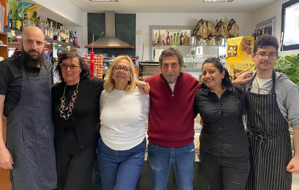 Ecco la grande squadra del locale Christian Raglianti, Cristina Stellato, Maddalena, Aldo e Amina Todaro e Christo Shtermeni