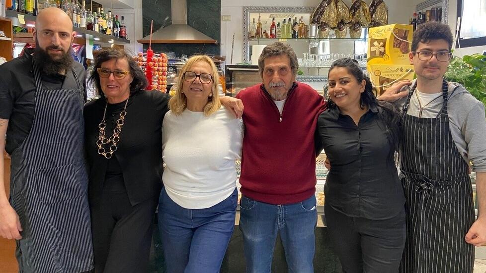 Ecco la grande squadra del locale Christian Raglianti, Cristina Stellato, Maddalena, Aldo e Amina Todaro e Christo Shtermeni