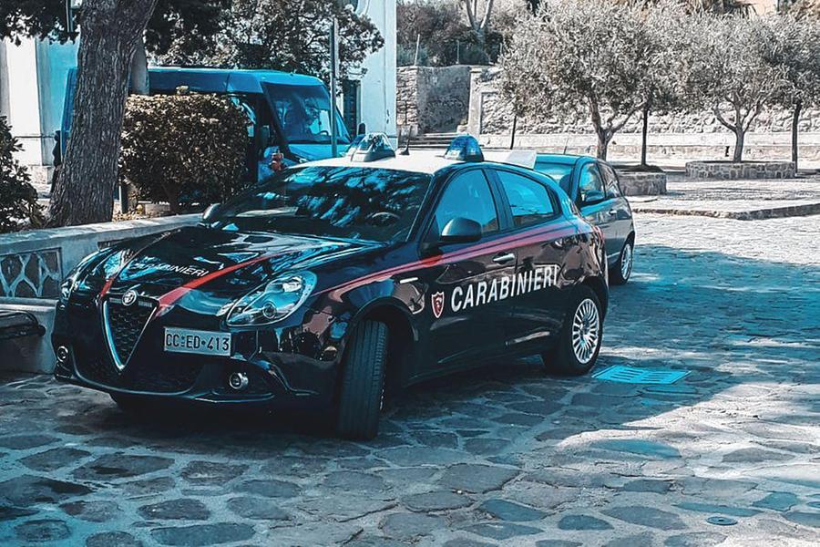 
	Una pattuglia dei carabinieri (foto d'archivio)


