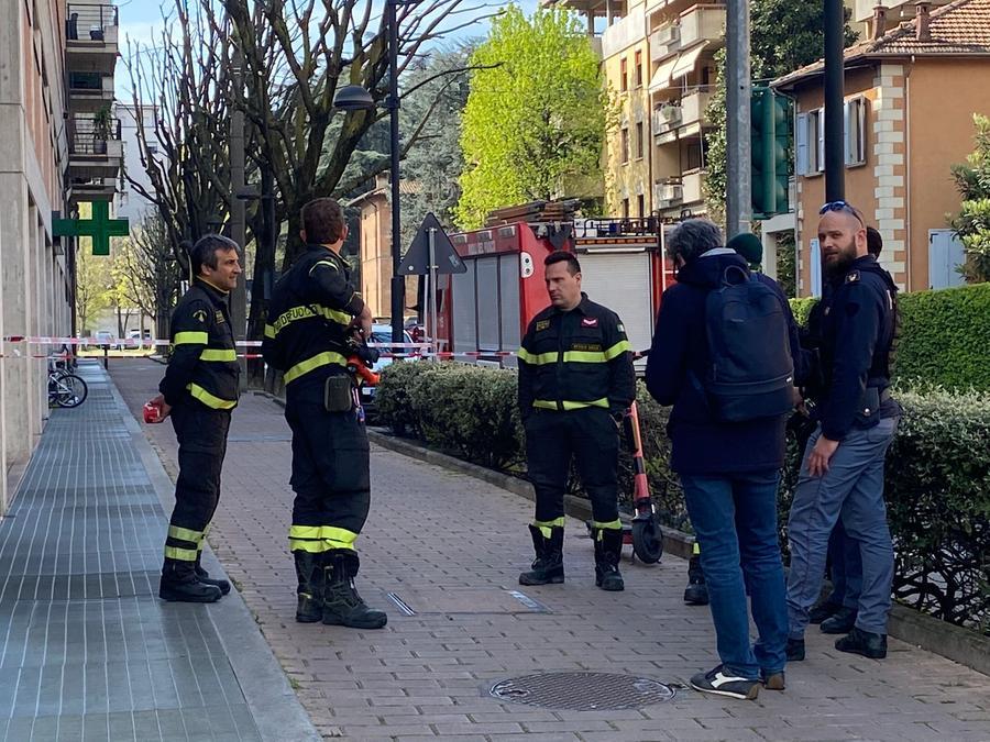 “Piovono” mattoni su via Pansa, arrivano vigili del fuoco e polizia