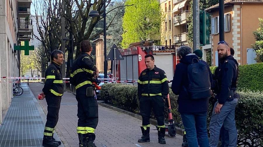 “Piovono” mattoni su via Pansa, arrivano vigili del fuoco e polizia