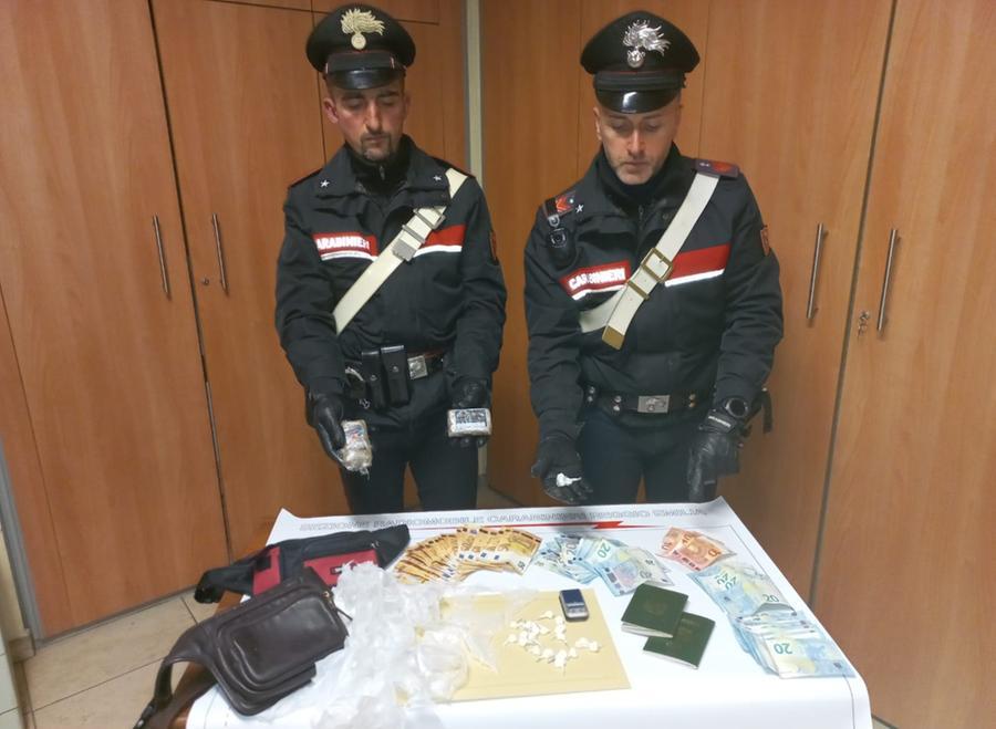 Trovato con cocaina e soldi in via Turri, arrestato un 26enne