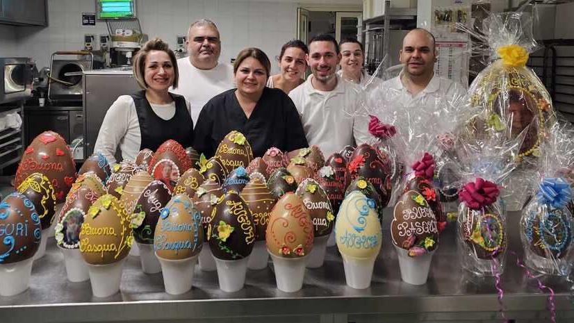 Arte e bontà delle uova di Pasqua che nascono sulle rive del Temo