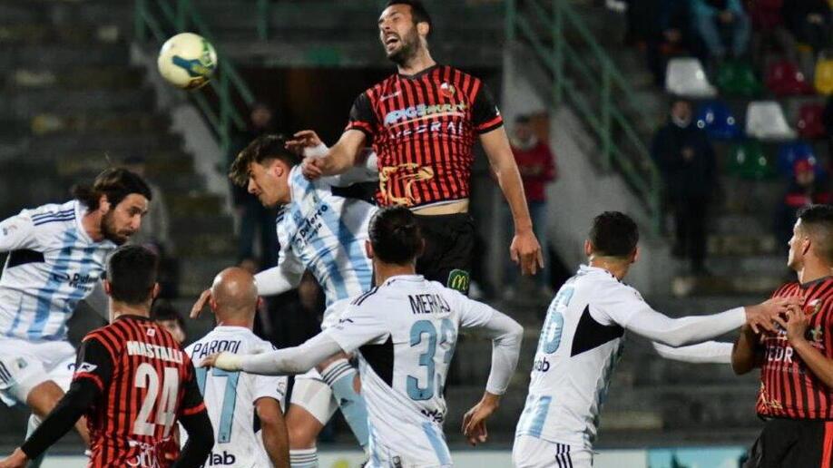 Lucchese punto d’oro per i playoff l’Entella non sfonda e rischia la B